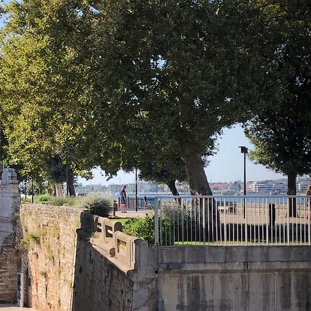 Cozy Apartment Overlooking The City Walls Zadar Extérieur photo